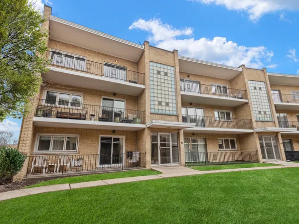 10336 S Pulaski Rd APT 301, Oak Lawn, IL 60453