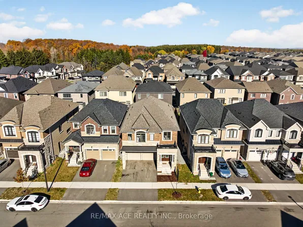 1408 Mockingbird Sq, Pickering, ON L1X 0N8