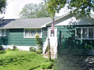 320 Mitchell Ave, Mattydale, NY 13211