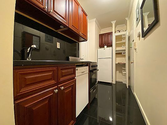 3rd image of 442 3rd Ave #3K
