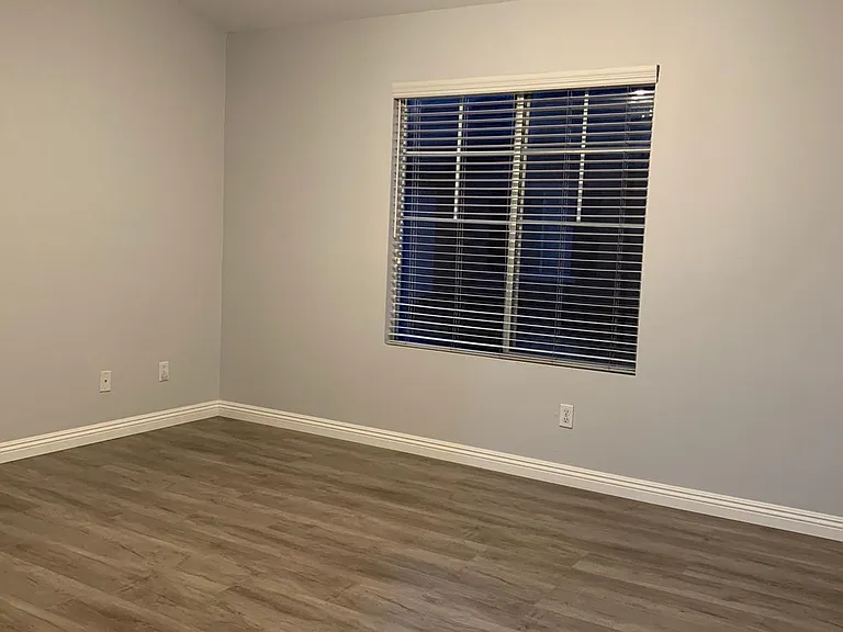 8 Warmspring Ln — Photo 12