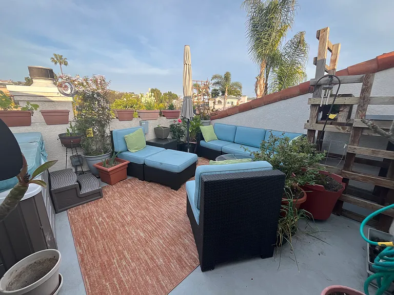 938 Agate St — Photo 12