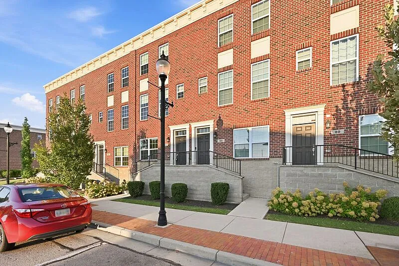 2 bed, 1.5 bath, $1,695 — Photo 2