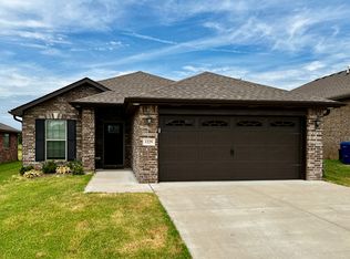 1229 Matthew Cir, Webb City, MO 64870