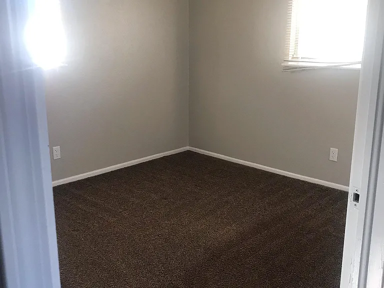 502 W Beverly Dr — Photo 11