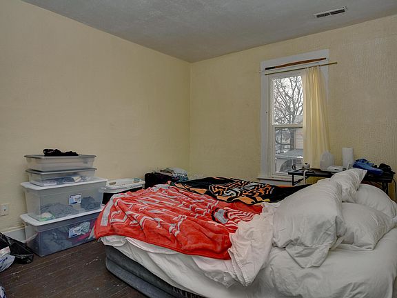 5th image of 699-701 Stewart Ave