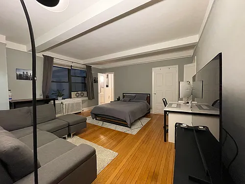 455 W 34th St #2H Photo 1