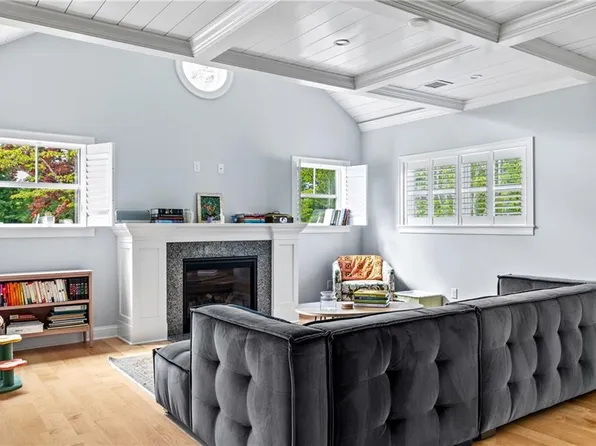 58 Travelers Ct, East Greenwich, RI 02818