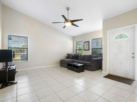 4th image of 4387 Willow Brook Circle