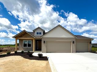 1307 Limerick Ln, Waterville, OH 43566