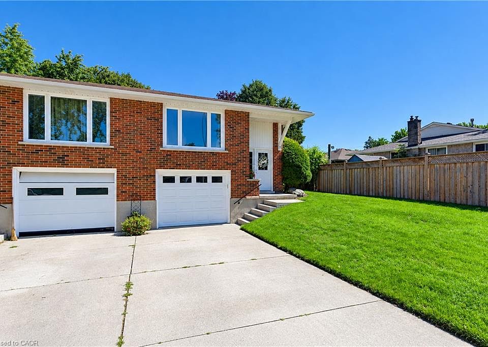 1st image of 31 Grosbeak Rd