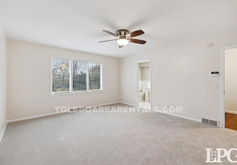 3835 Hillandale Rd E — Photo 25