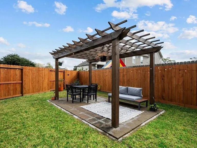 5527 Cuerta St — Photo 2