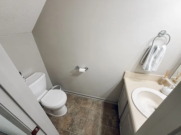 6530 Thetford Ct — Photo 14