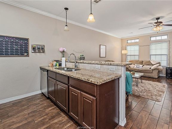 5th image of 413 Ash St #411