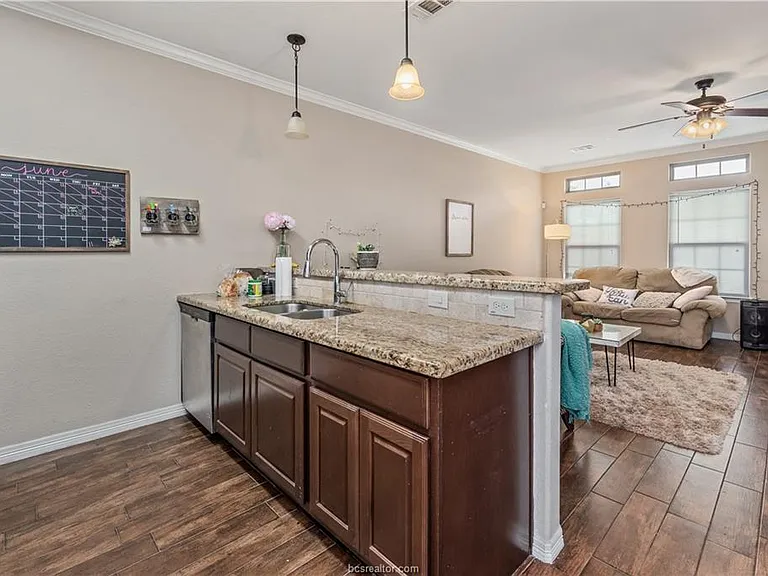 413 Ash St #411 — Photo 5