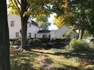 127 S Forest Rd, Amherst, NY 14221