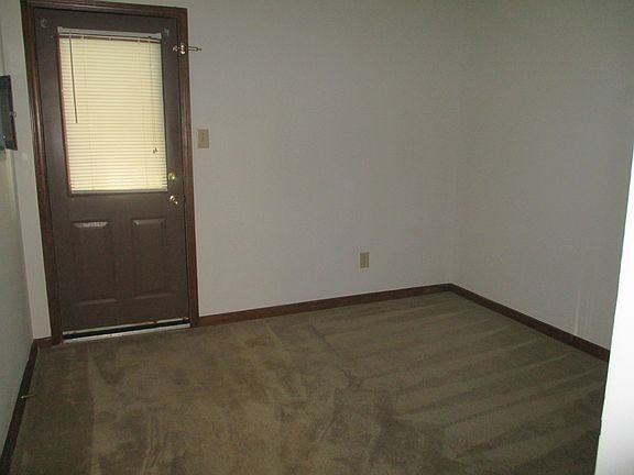 5th image of 1554 College Way