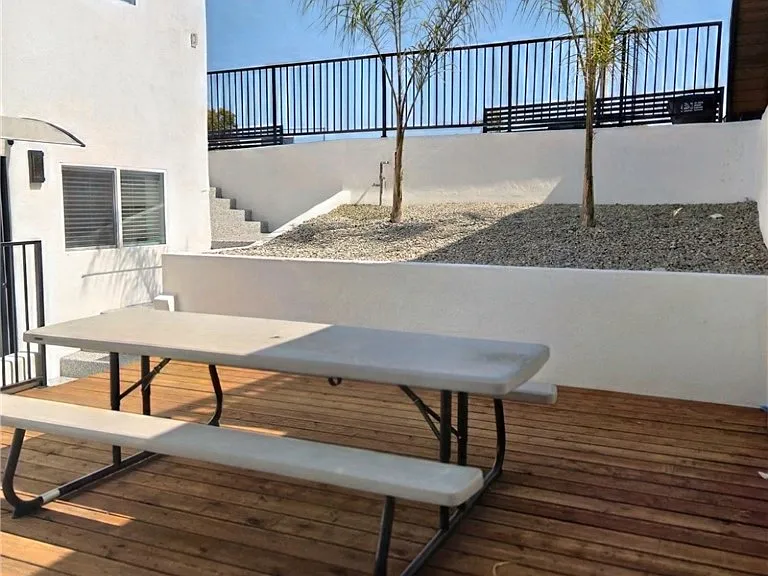 3933 E Cesar E Chavez Ave — Photo 15