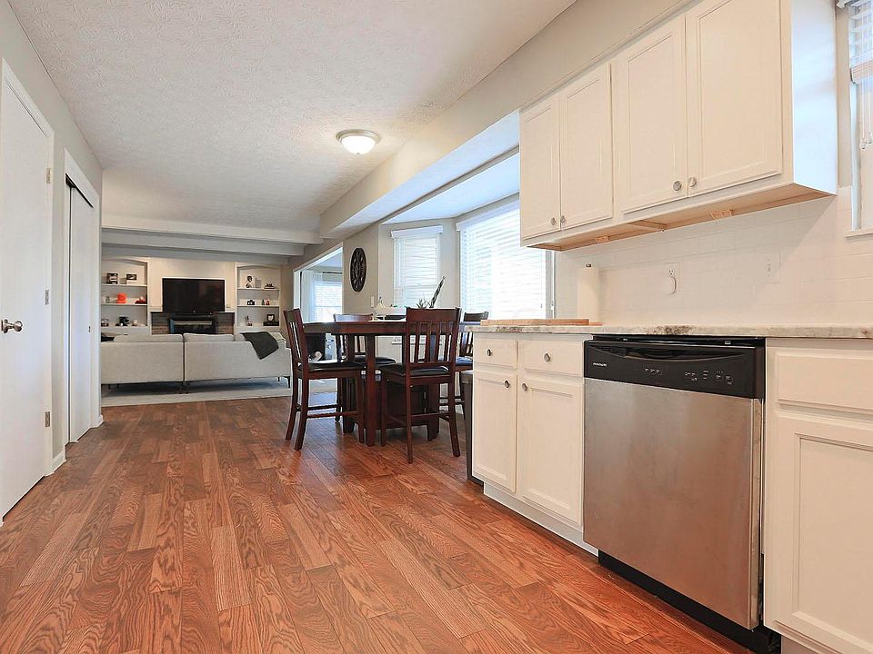 2nd image of 20 Nicole Dr