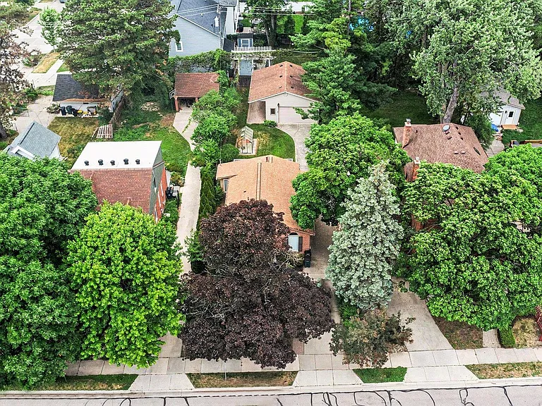 418 Austin Ave — Photo 15