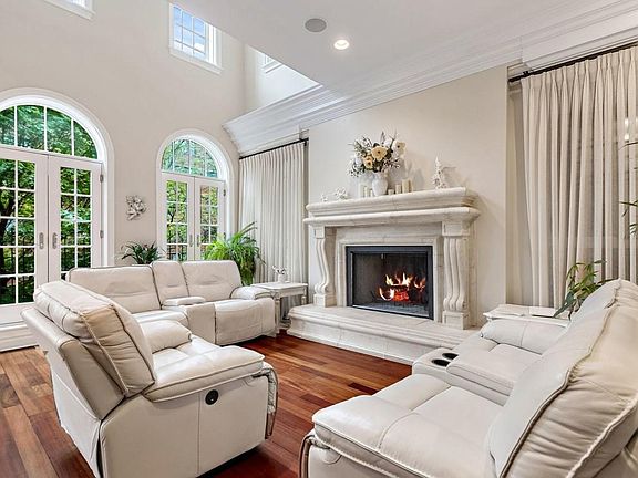 5th image of 332 W Oakdale Ave #54cygjfrc