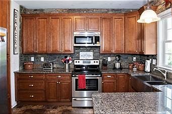 2nd image of 124 Oakwood Dr
