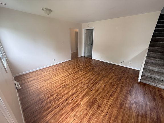 2nd image of 504 Spring St