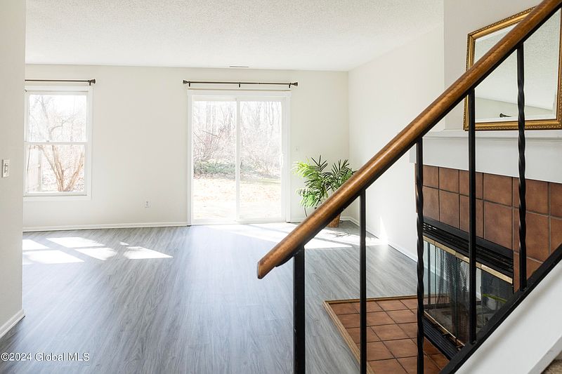 2nd image of 7 Schuyler Court