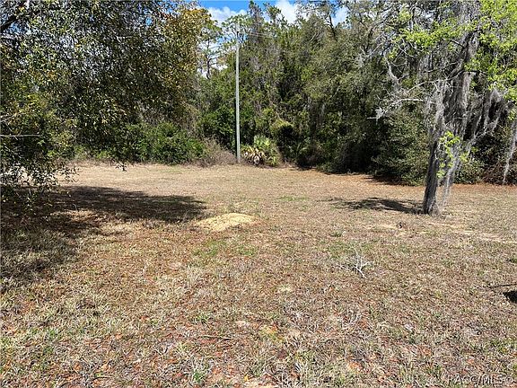 3rd image of 420 Cabot St