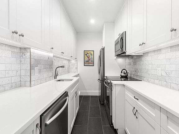3rd image of 710 W End Ave #7D