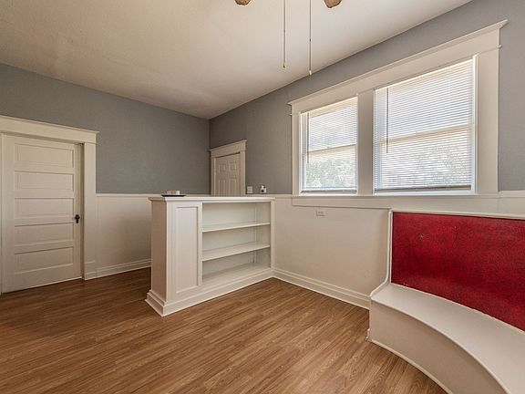 3rd image of 206 E Ashby Pl