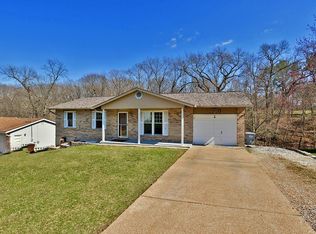 5556 Oak Pointe Dr, Imperial, MO 63052