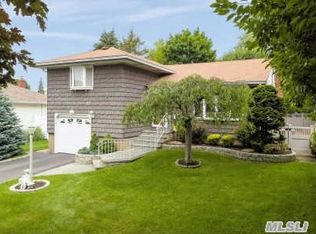 161 N Maple St, Massapequa, NY 11758