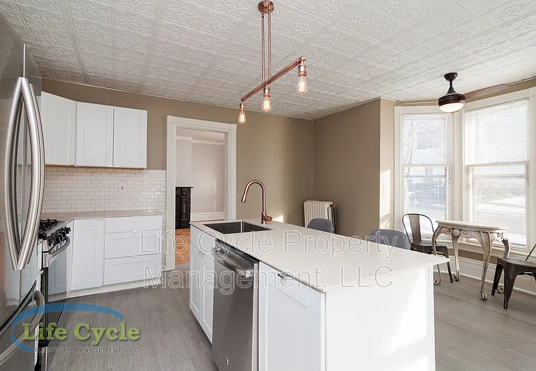 335 Washington St SE — Photo 9