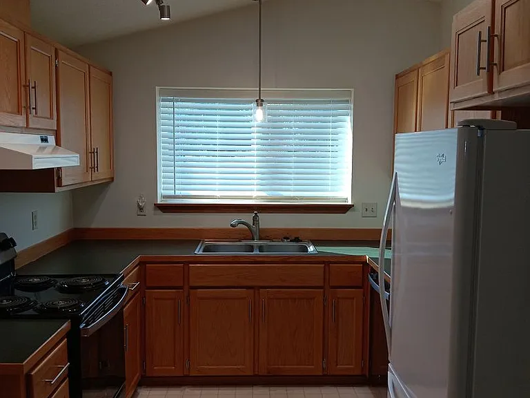 3092 NE Tahoe Ct — Photo 7