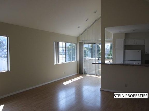 4th image of 13610 Moorpark St APT 207