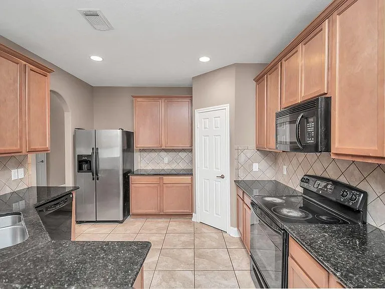 1914 Lenora Ct — Photo 16