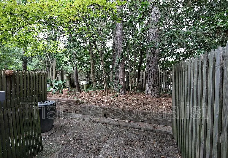 3719 Jamestown Cir — Photo 11
