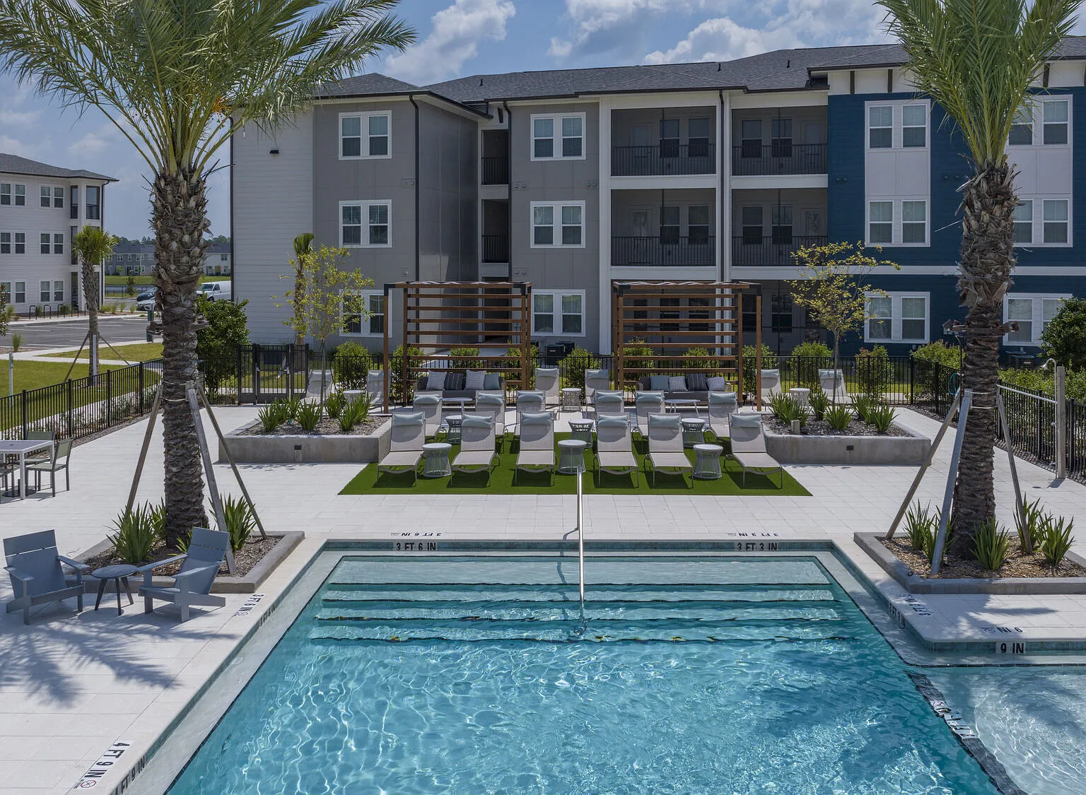 THE VANTAGE APARTMENTS — Photo 3