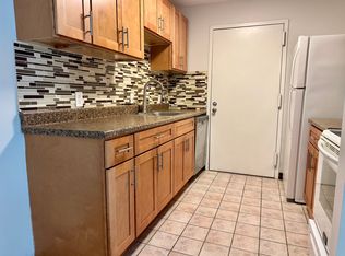 49 Village Brook Ln APT 8, Natick, MA 01760