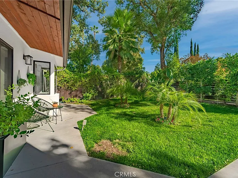 21327 Providencia St — Photo 50