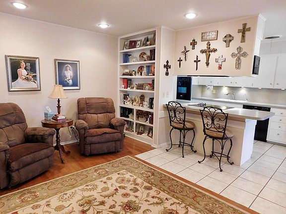 4th image of 4017 E Everglade Ave