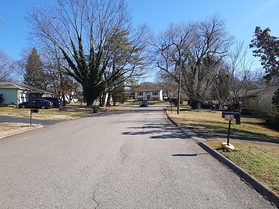 5th image of 613 Haverford Lane