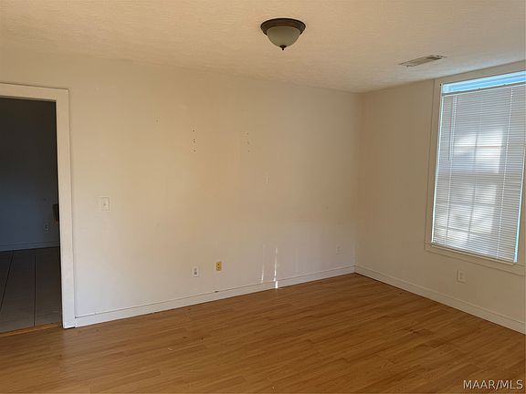 3rd image of 310 Freeman Ave