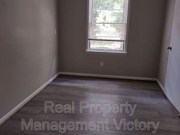 3rd image of 105 16th Court Cir NE
