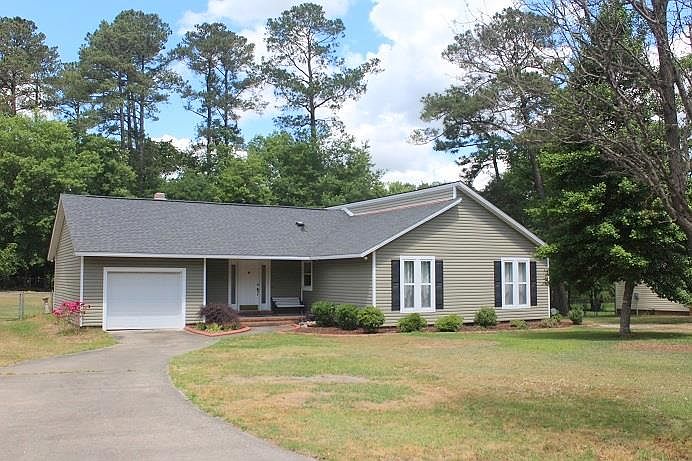 1st image of 204 Crestwood Dr