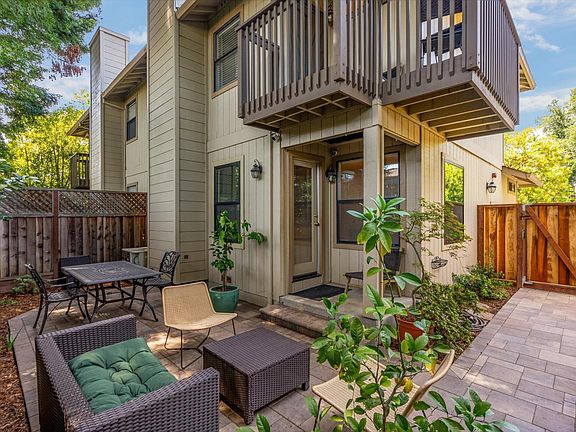 3rd image of 3204 Villa Lane