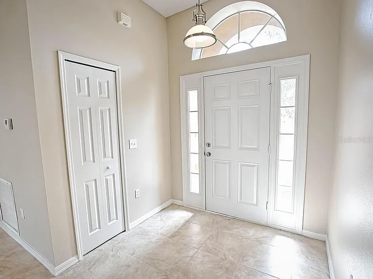 2139 Sandridge Cir — Photo 3