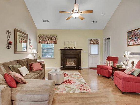 5th image of 438 Mountain View Ln